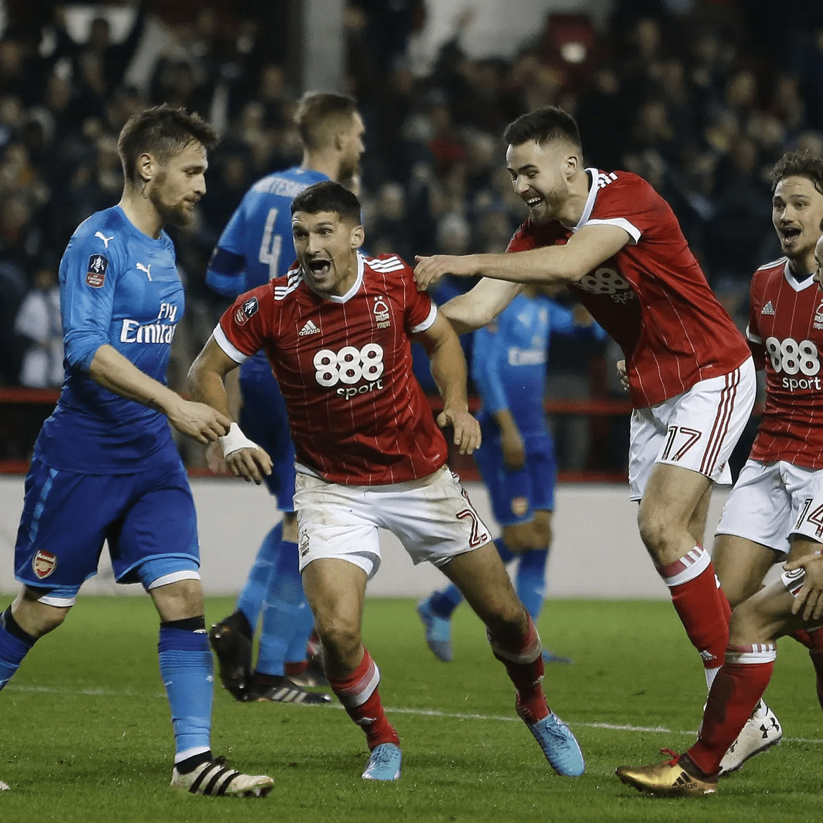 罗德里戈在皇马遭遇困境，状态低迷，被放弃，可能转会至其他球队。